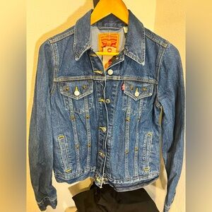 BNWT Levi’s studded jacket